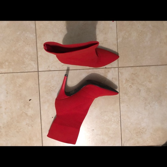 Red heels - Picture 2 of 3